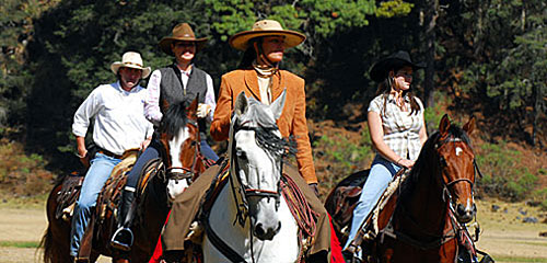 On horseback in Mexico with Lucia Schravesande