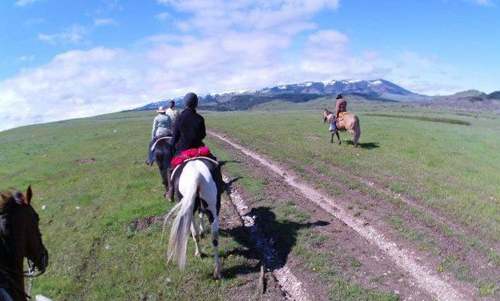 Working ranch vacations in Montana at the Lonesome Spur Ranch with Hidden Trails